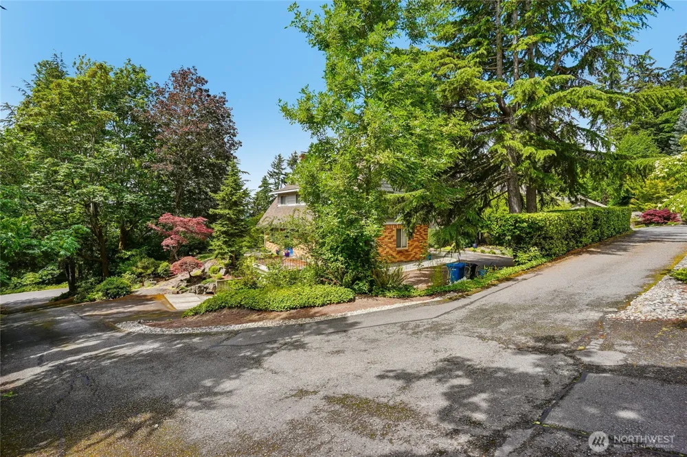 8114 W Mercer Way Mercer Island, WA 98040