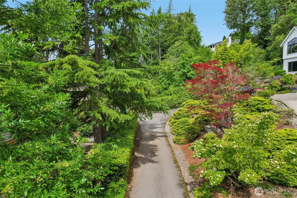 8114 W Mercer Way Mercer Island, WA 98040