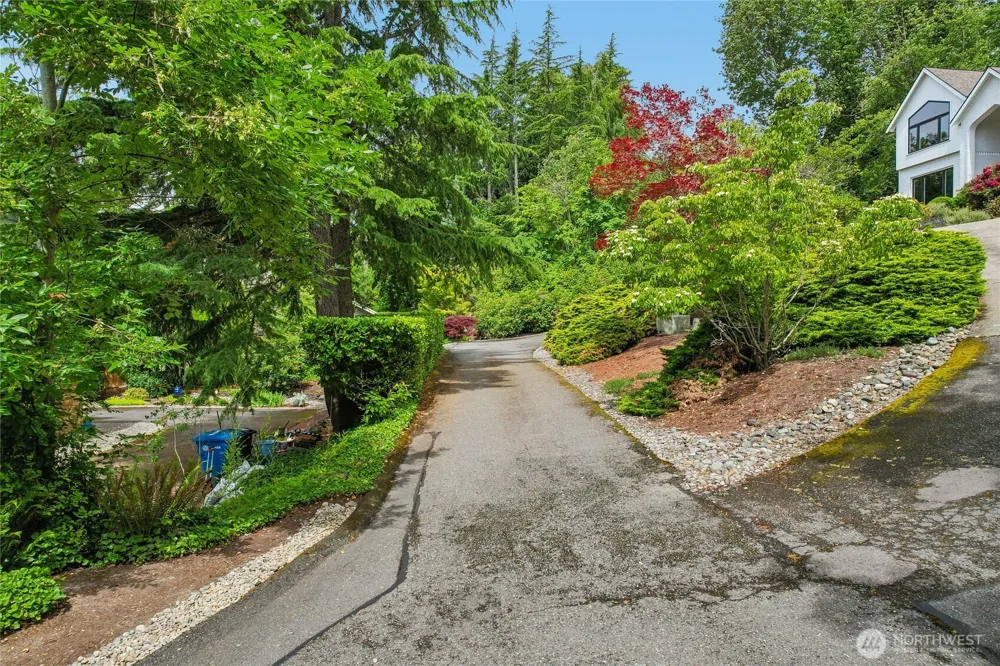 8114 W Mercer Way Mercer Island, WA 98040