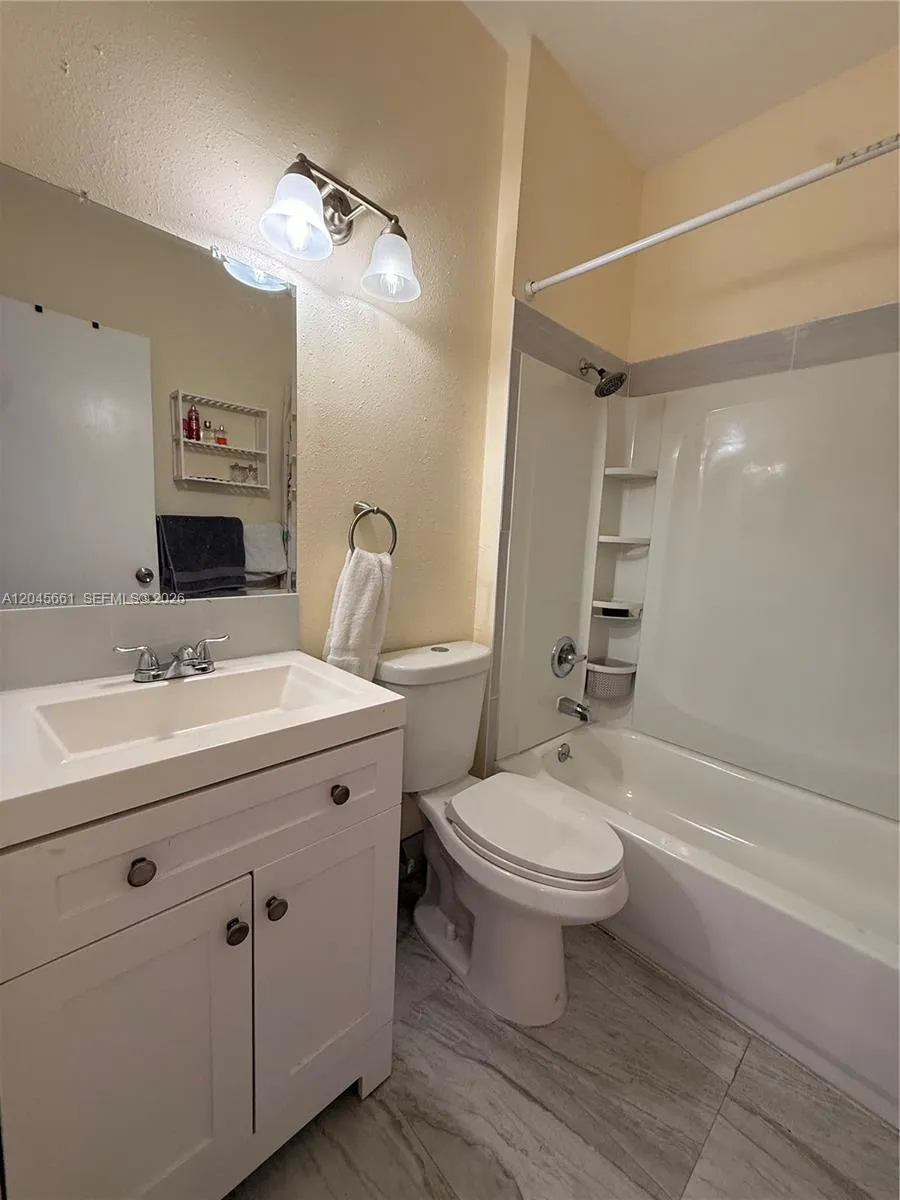 2361 NW 96th Ter #18H Pembroke Pines, FL 33024