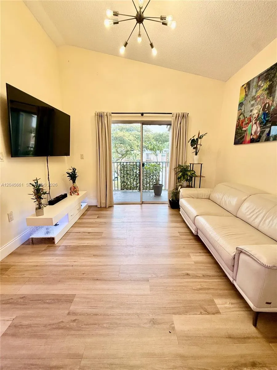 2361 NW 96th Ter #18H Pembroke Pines, FL 33024