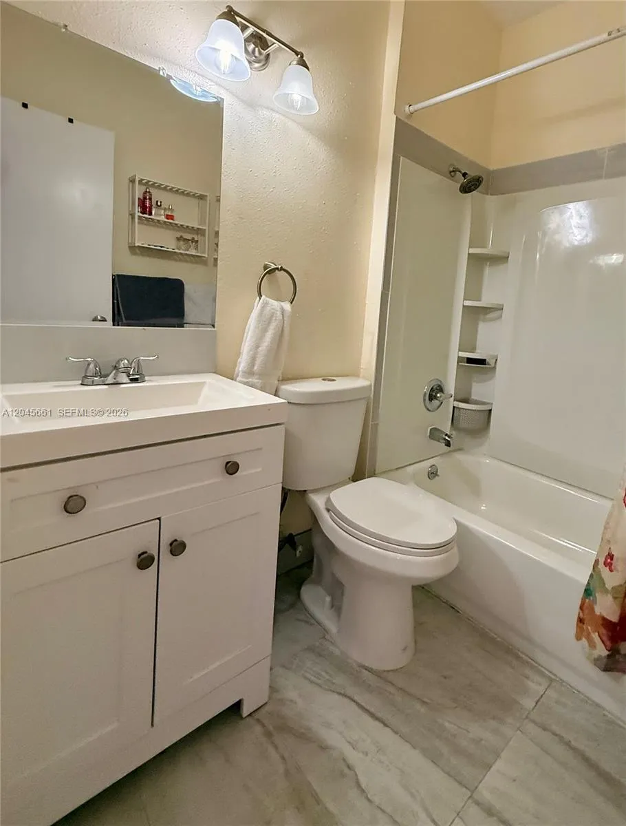 2361 NW 96th Ter #18H Pembroke Pines, FL 33024