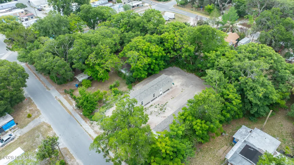 220 W Carroll Avenue Deland, FL 32720