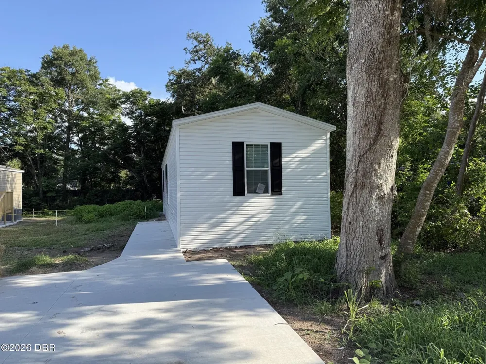 220 W Carroll Avenue Deland, FL 32720
