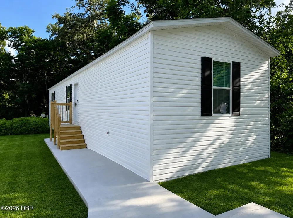 220 W Carroll Avenue Deland, FL 32720