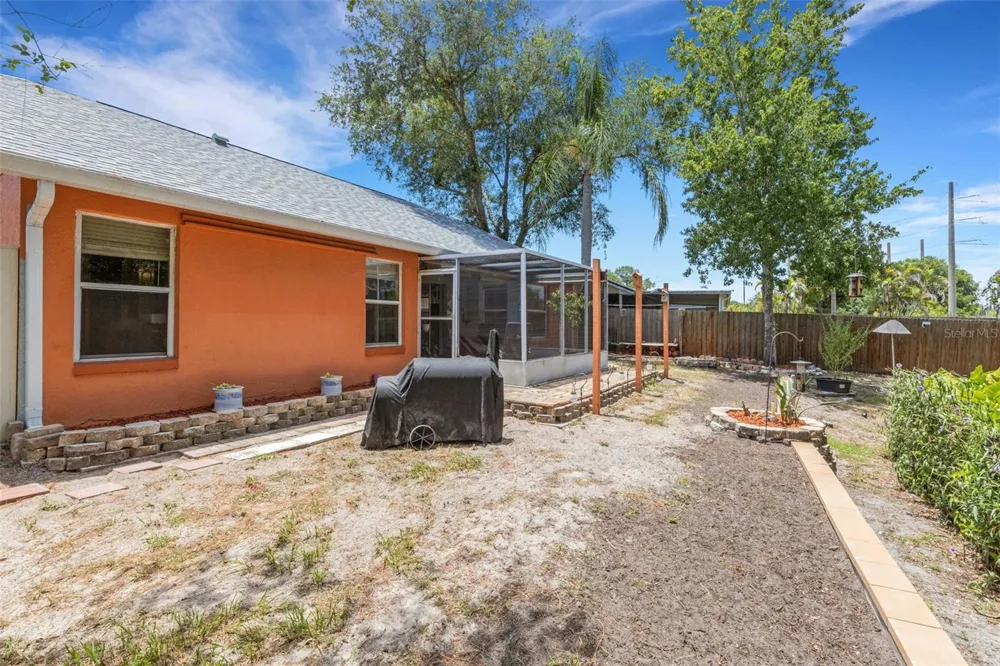 907 50TH STREET E Bradenton, FL 34208