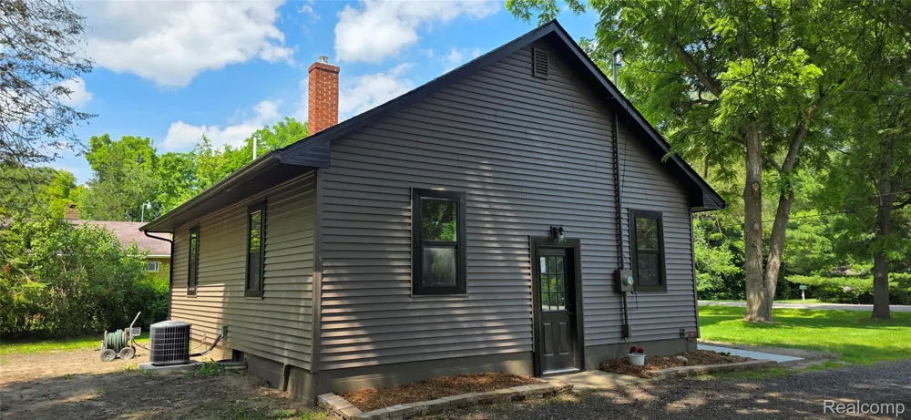 9205 Neff Road Vienna Charter Township, MI 48420