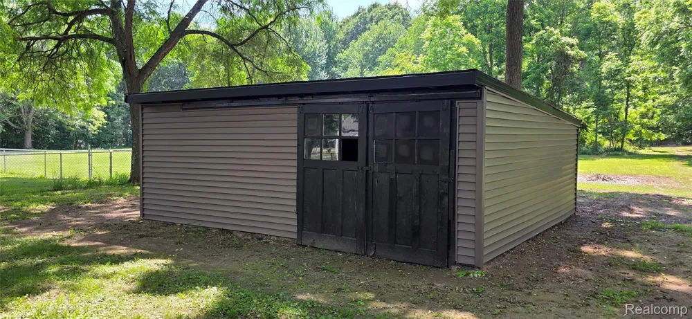 9205 Neff Road Vienna Charter Township, MI 48420