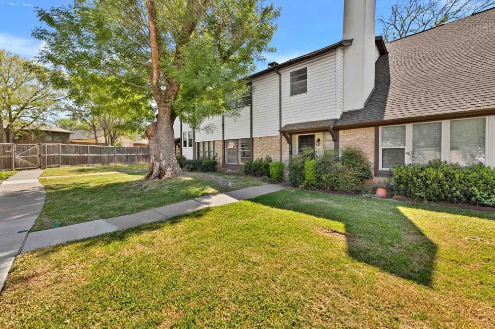 4904 Rollingwood Court Garland, TX 75043