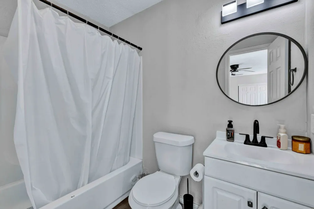 4904 Rollingwood Court Garland, TX 75043