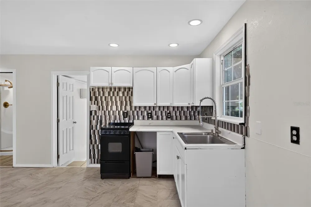 8024 HILLMAN AVENUE Punta Gorda, FL 33982