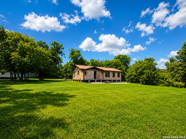1201 Avenue J Hondo, TX 78861
