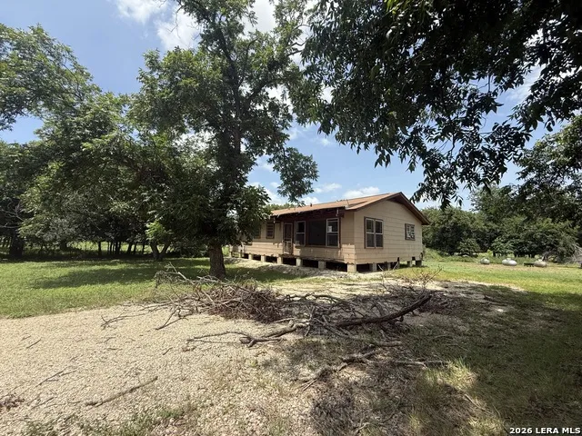1201 Avenue J Hondo, TX 78861