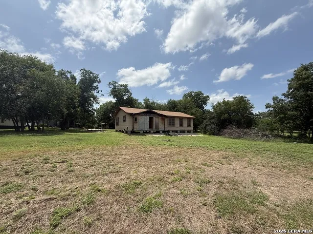 1201 Avenue J Hondo, TX 78861