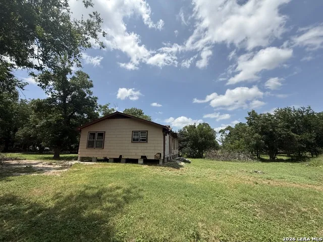1201 Avenue J Hondo, TX 78861
