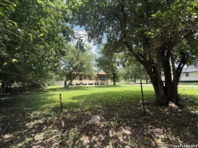 1201 Avenue J Hondo, TX 78861
