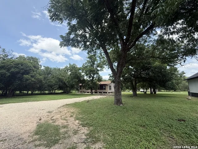 1201 Avenue J Hondo, TX 78861