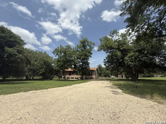 1201 Avenue J Hondo, TX 78861