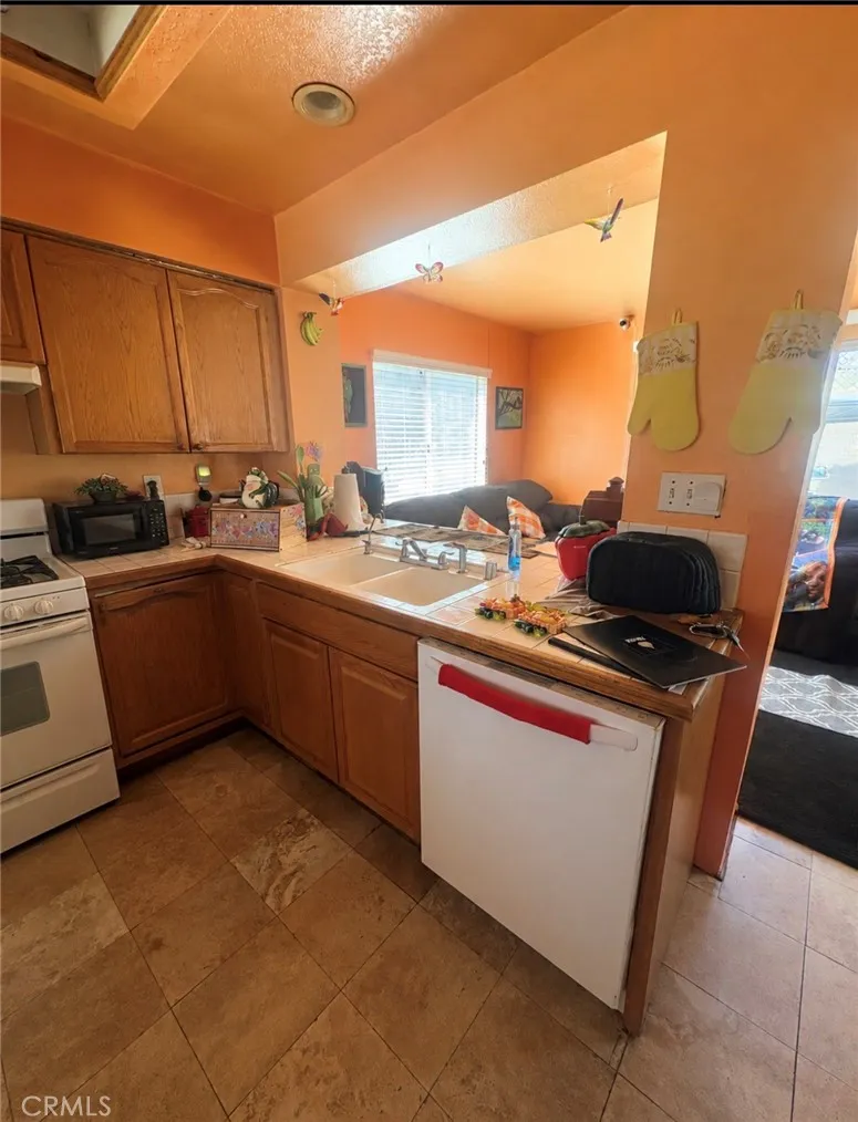 385 Greenwood Court Pomona, CA 91766