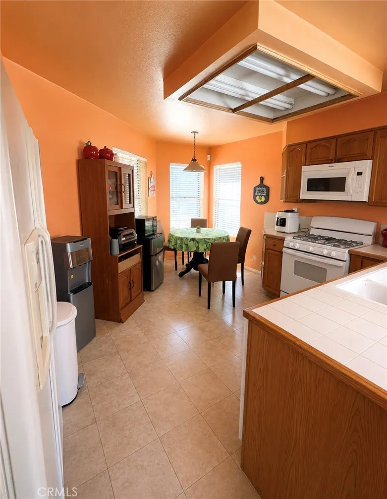 385 Greenwood Court Pomona, CA 91766