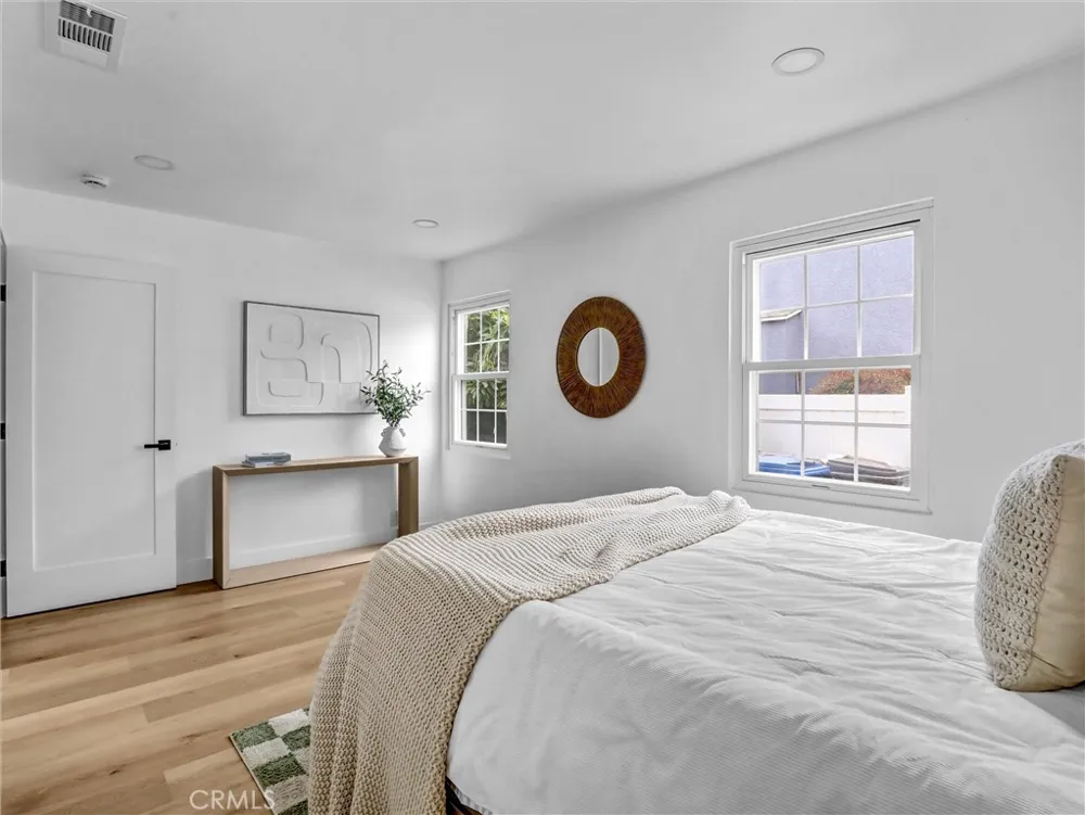 8831 Glider Avenue Los Angeles, CA 90045
