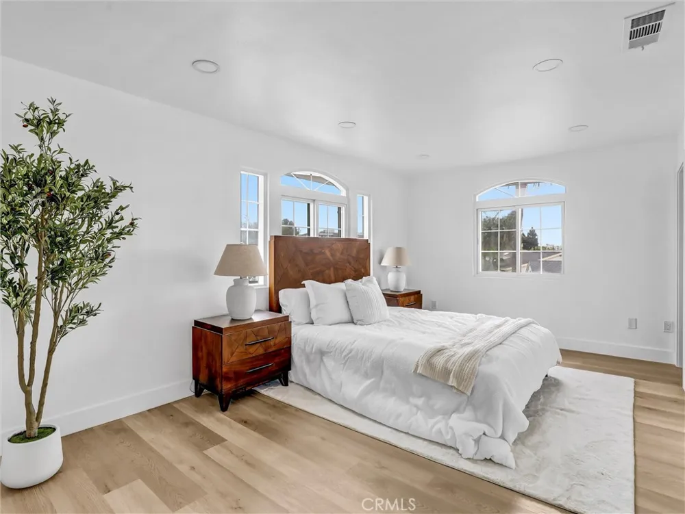 8831 Glider Avenue Los Angeles, CA 90045