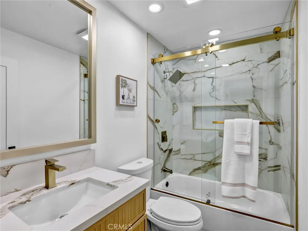 8831 Glider Avenue Los Angeles, CA 90045