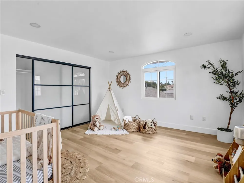 8831 Glider Avenue Los Angeles, CA 90045