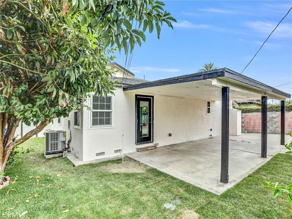 8831 Glider Avenue Los Angeles, CA 90045