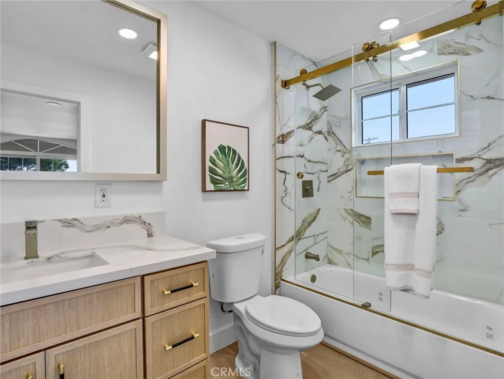 8831 Glider Avenue Los Angeles, CA 90045