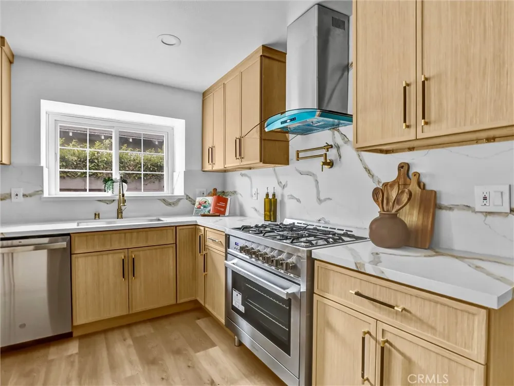 8831 Glider Avenue Los Angeles, CA 90045