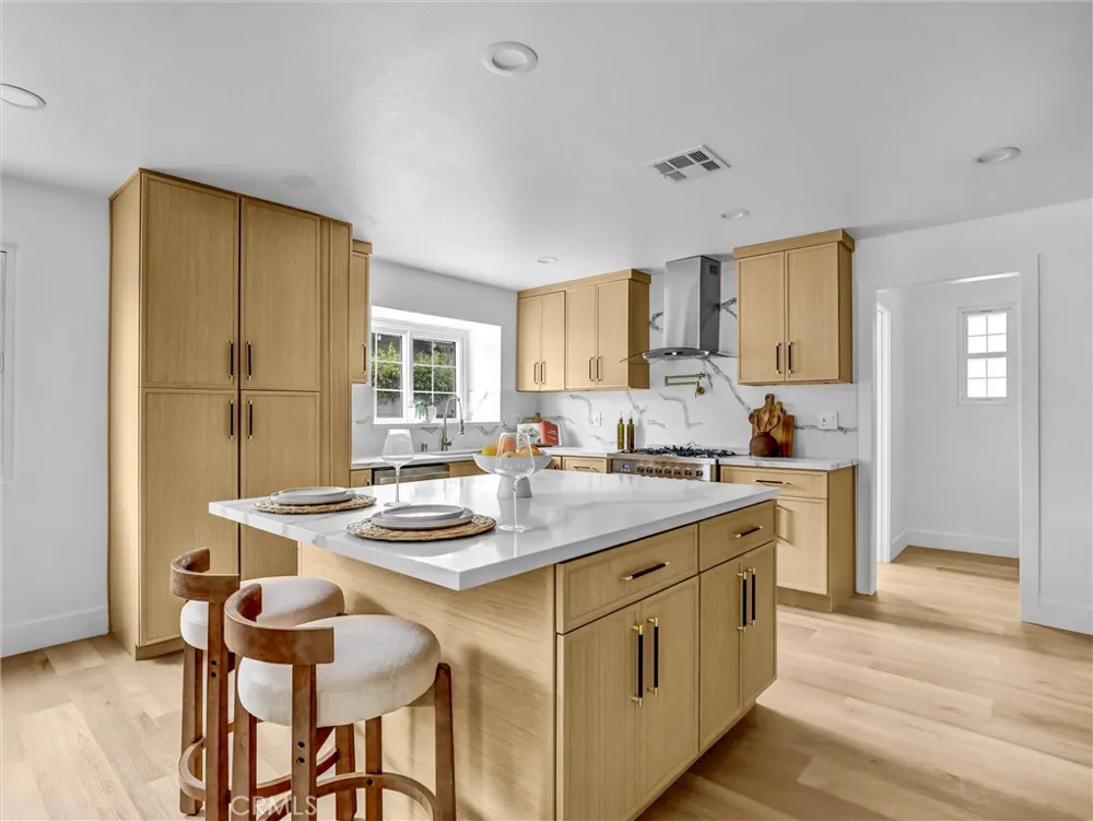 8831 Glider Avenue Los Angeles, CA 90045