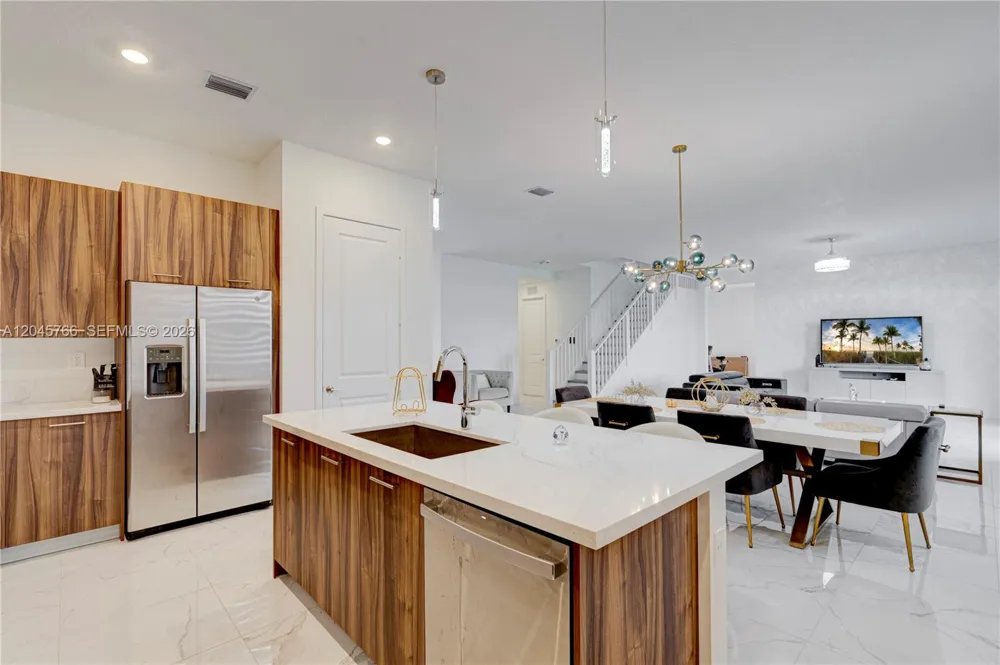 4367 SW 123 ln Davie, FL 33330