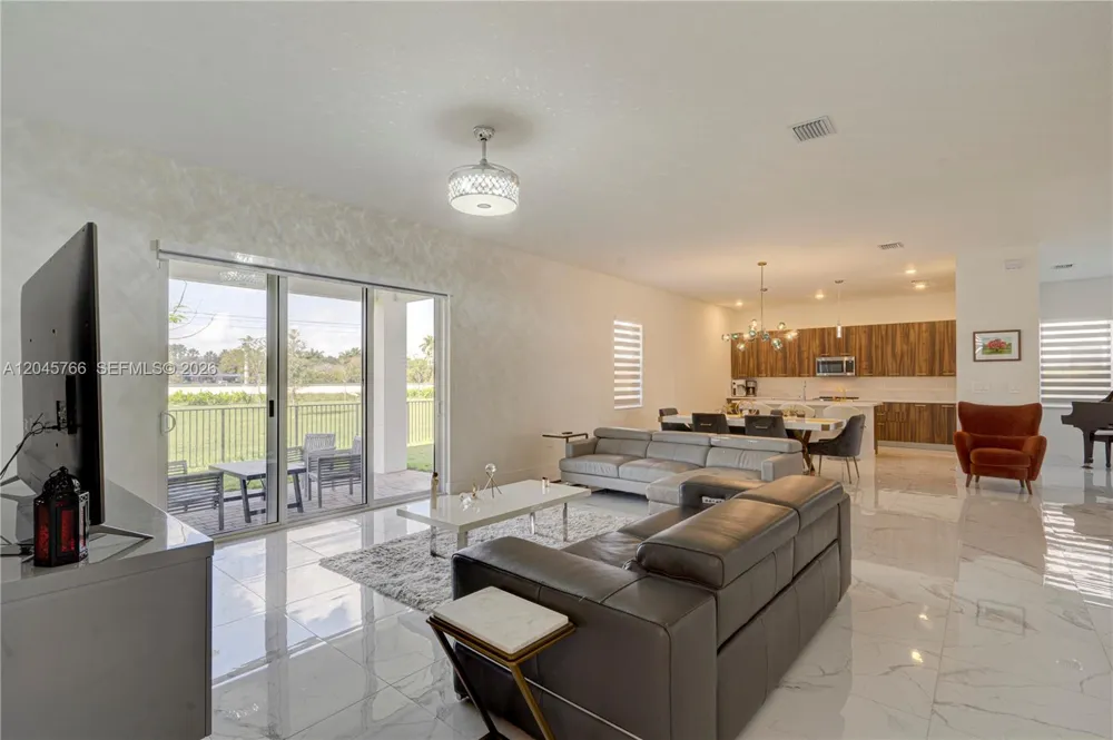 4367 SW 123 ln Davie, FL 33330