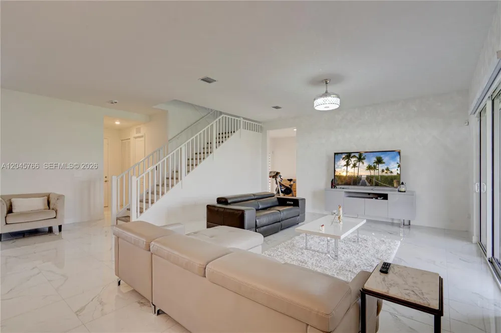 4367 SW 123 ln Davie, FL 33330