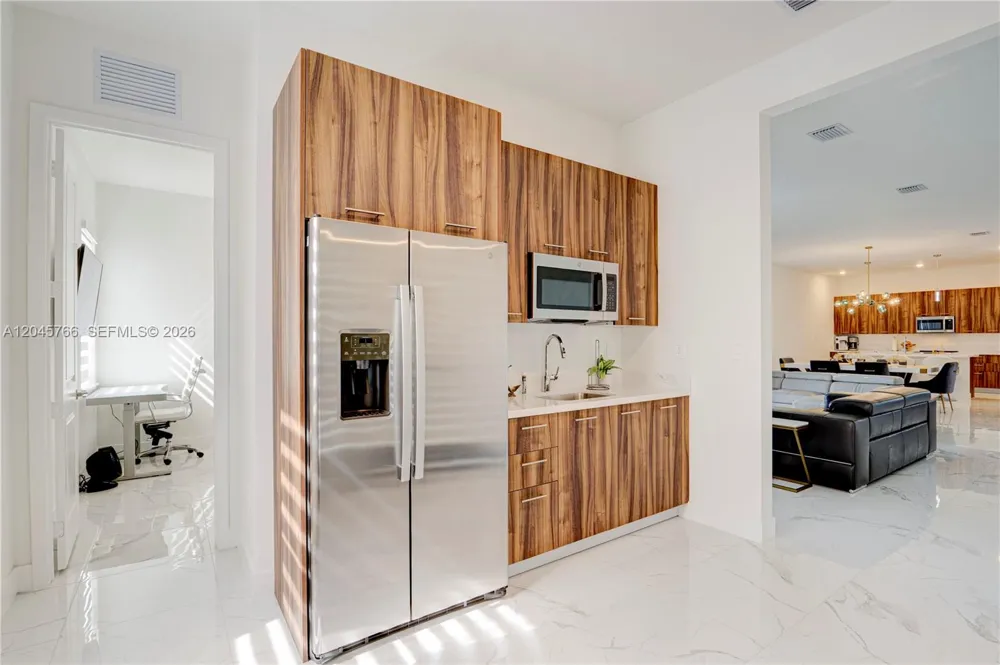 4367 SW 123 ln Davie, FL 33330