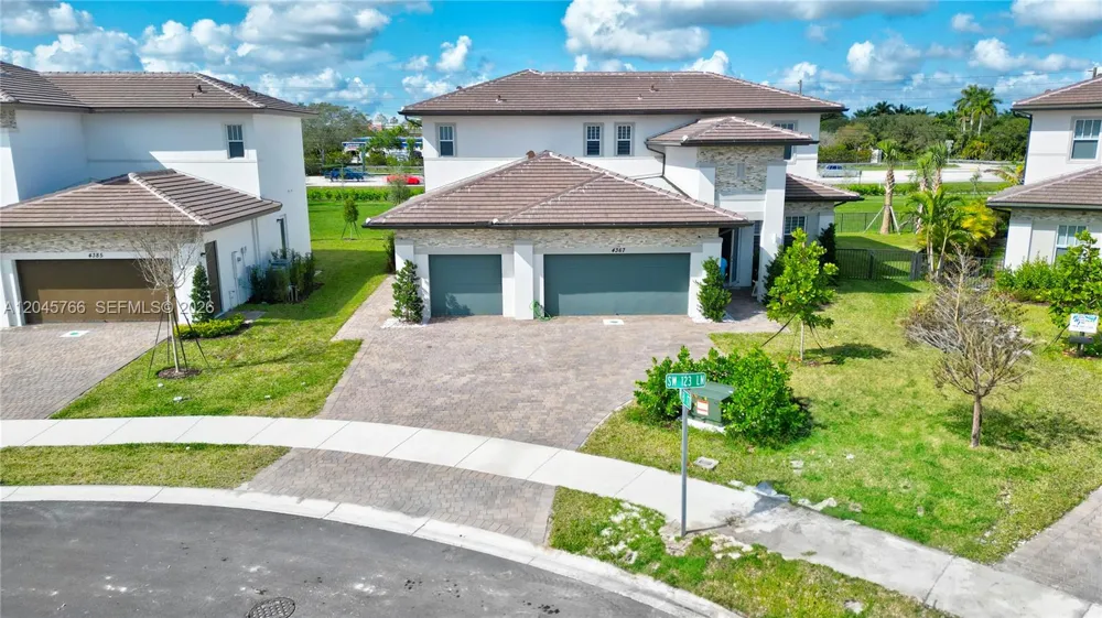 4367 SW 123 ln Davie, FL 33330