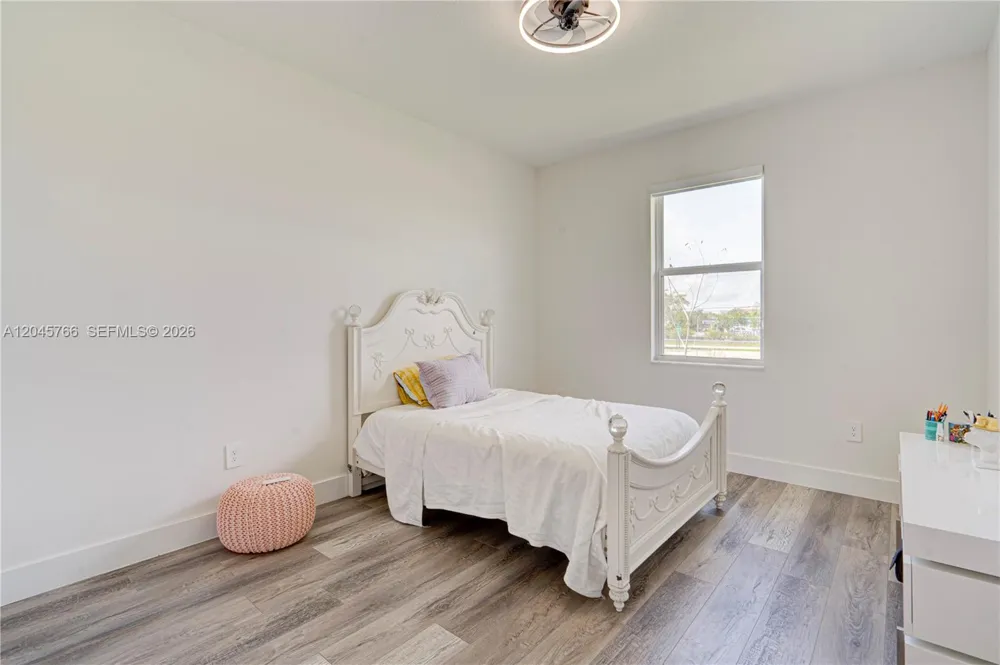 4367 SW 123 ln Davie, FL 33330