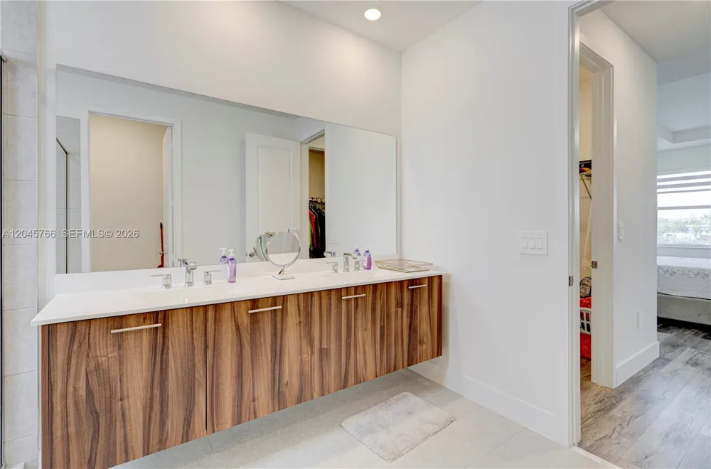 4367 SW 123 ln Davie, FL 33330