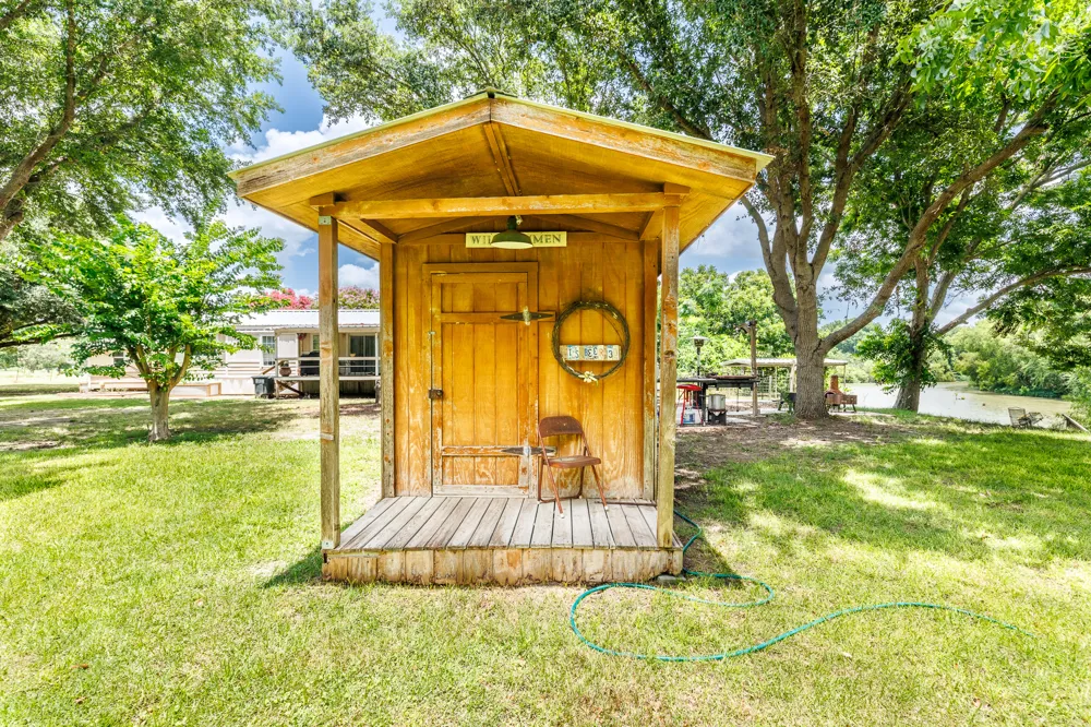 22 Goodwin (Road) Lane Gonzales, TX 78629