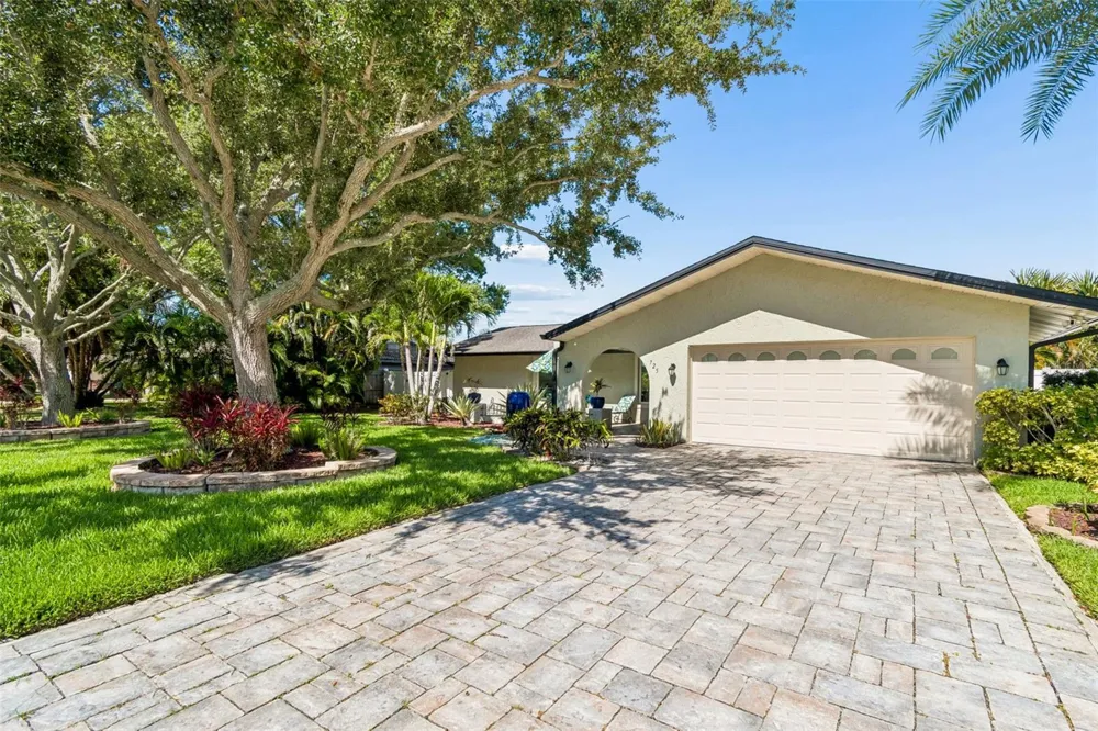725 DEL ORO DRIVE Safety Harbor, FL 34695