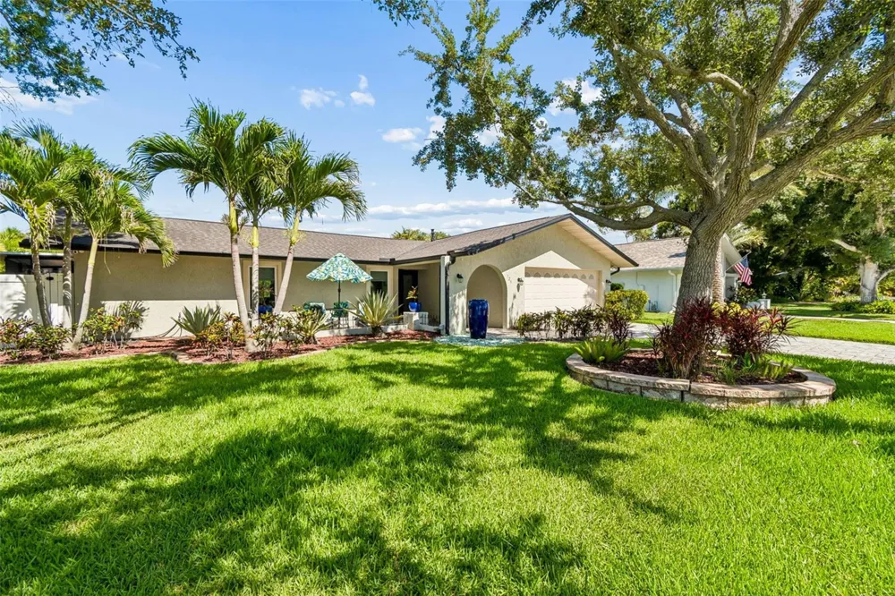 725 DEL ORO DRIVE Safety Harbor, FL 34695