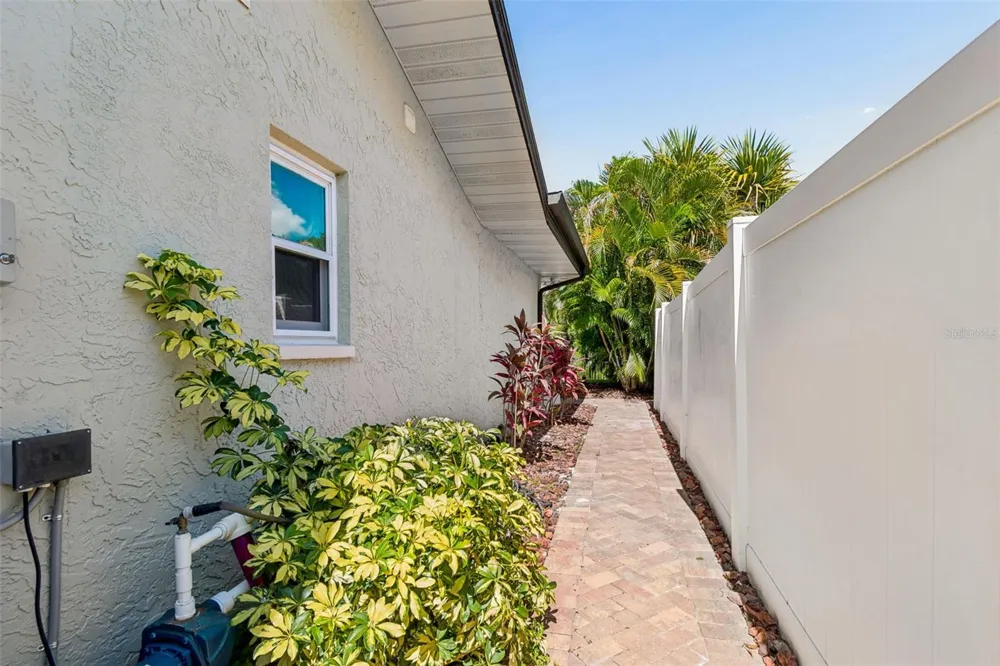 725 DEL ORO DRIVE Safety Harbor, FL 34695