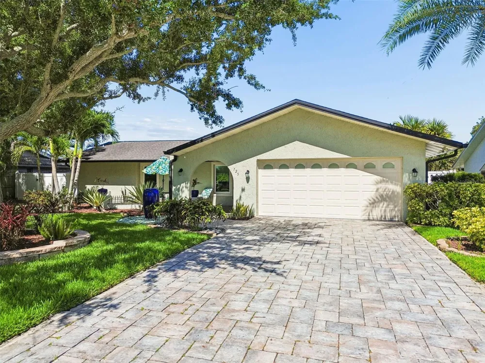 725 DEL ORO DRIVE Safety Harbor, FL 34695