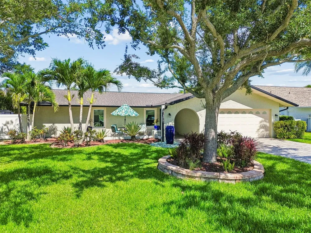 725 DEL ORO DRIVE Safety Harbor, FL 34695
