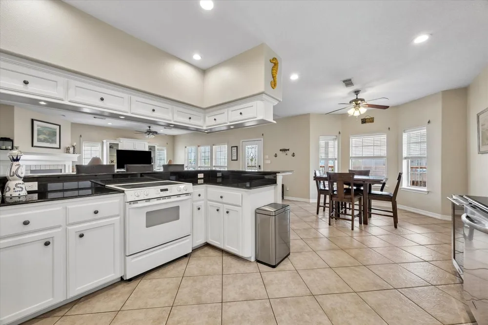 506 Westerly Drive Tiki Island, TX 77554