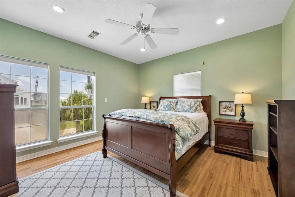 506 Westerly Drive Tiki Island, TX 77554