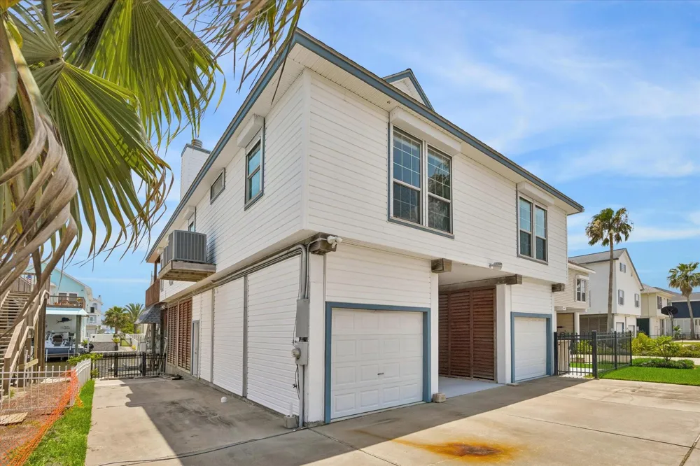 506 Westerly Drive Tiki Island, TX 77554
