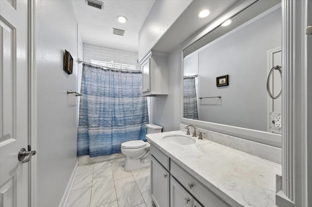 506 Westerly Drive Tiki Island, TX 77554