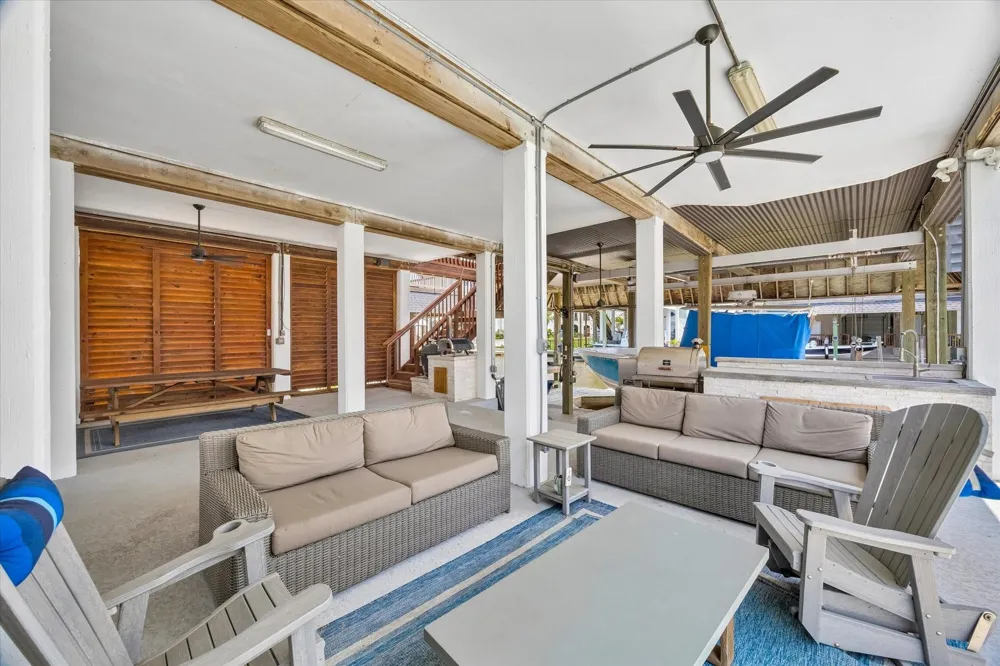506 Westerly Drive Tiki Island, TX 77554